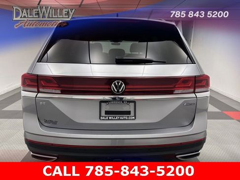 Used 2024 Volkswagen Atlas SE image 5