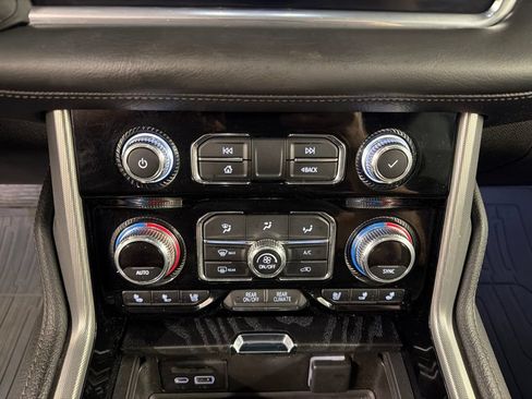 Used 2021 GMC Yukon Denali w/ Denali Premium Package AWD/4WD image 13