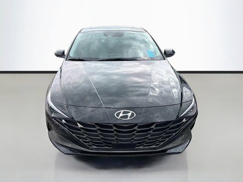 Used 2021 Hyundai Elantra Limited w/ Cargo Package FWD image 2