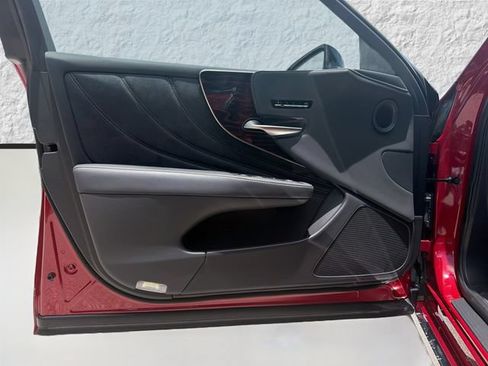 Used 2024 Lexus LS 500 RWD image 21