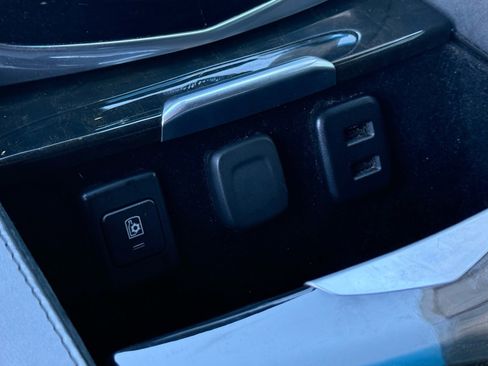 Used 2019 Cadillac Escalade ESV Platinum image 25