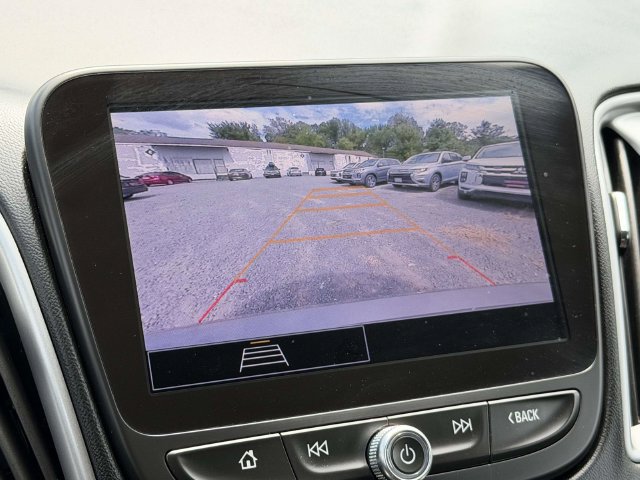 Used 2025 Chevrolet Malibu LT FWD image 2
