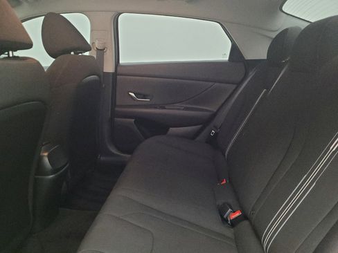 Used 2022 Hyundai Elantra SEL image 18