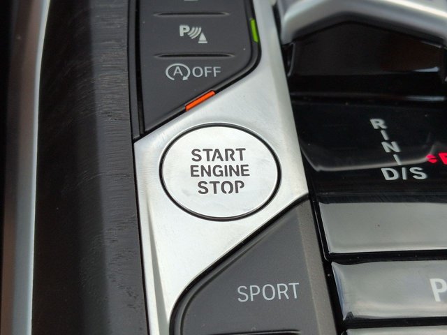 Used 2024 BMW 330i xDrive Sedan AWD/4WD image 32
