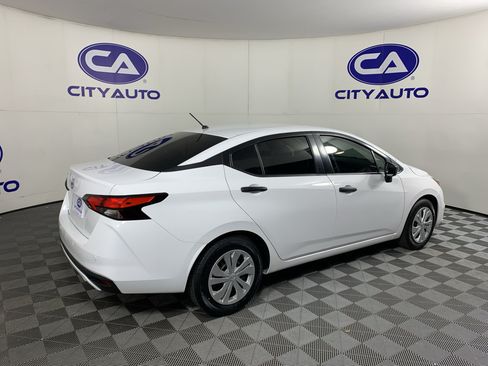 Used 2022 Nissan Versa S FWD image 3