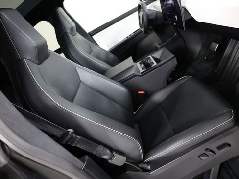 Used 2024 Tesla Cybertruck AWD Crew Cab image 27