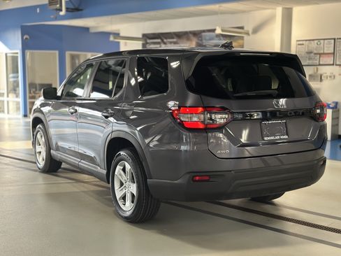 Used 2023 Honda Pilot LX image 8