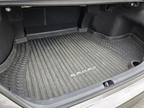 Used 2022 Toyota Camry XLE w/ Navigation Upgrade Package image 9