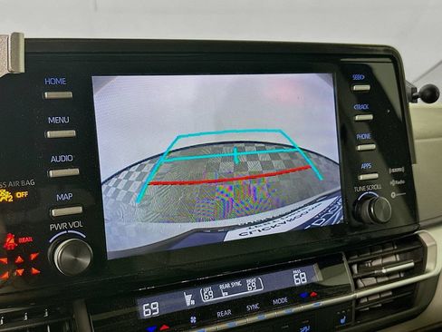 Used 2023 Toyota Sienna XLE FWD image 23