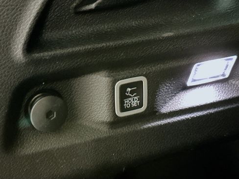 Used 2024 Jeep Grand Cherokee L Limited w/ Luxury Tech Group II image 33