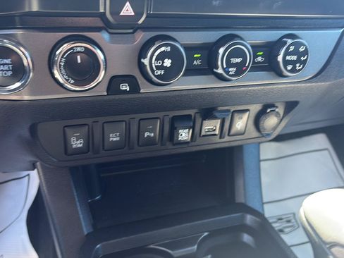 Used 2020 Toyota Tacoma TRD Sport w/ Technology Package AWD/4WD image 22