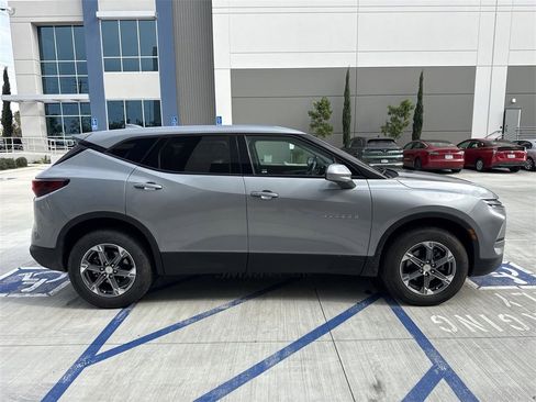 Used 2023 Chevrolet Blazer LT image 2