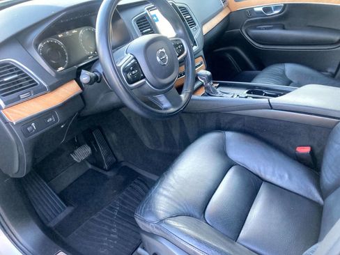 Used 2022 Volvo XC90 T6 Momentum w/ Climate Package image 12