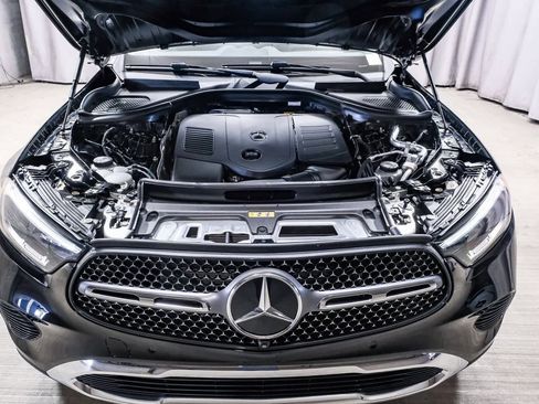 Used 2025 Mercedes-Benz GLC 300 4MATIC image 28