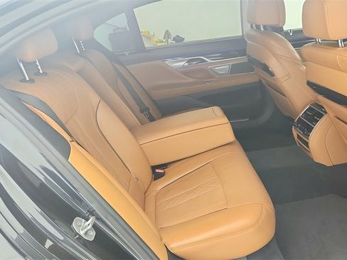 Used 2017 BMW 750i xDrive image 35