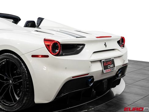 Used 2018 Ferrari 488 Spider RWD image 27