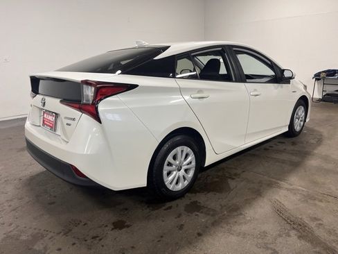 Used 2019 Toyota Prius L Eco image 3