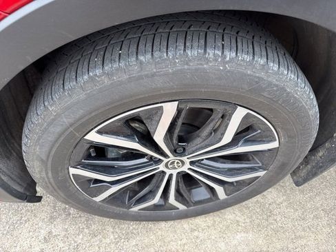 Used 2023 Toyota Crown XLE image 2