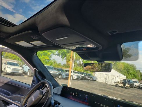 New 2025 Lincoln Navigator Black Label image 32