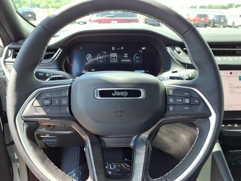 New 2026 Jeep Grand Cherokee L 4WD image 8