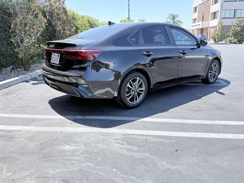 Used 2022 Kia Forte LXS FWD image 9