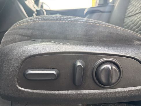 Used 2018 Chevrolet Equinox LT image 11