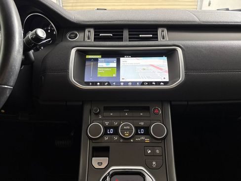 Used 2019 Land Rover Range Rover Evoque SE Premium image 16