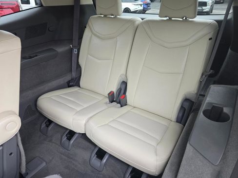 Used 2023 Cadillac XT6 Premium Luxury w/ Technology Package AWD/4WD image 16