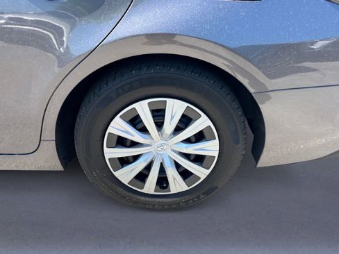 Used 2022 Toyota Camry LE image 5