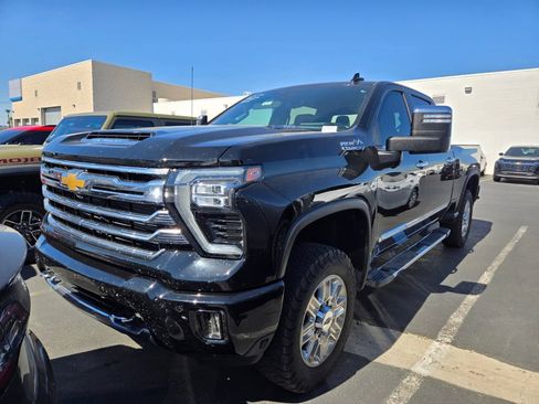Used 2024 Chevrolet Silverado 2500 High Country w/ Technology Package AWD/4WD image 1