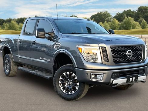 Used 2016 Nissan Titan SL image 1