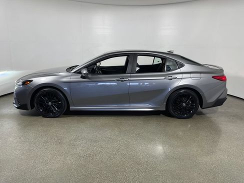 Used 2025 Toyota Camry SE FWD image 6