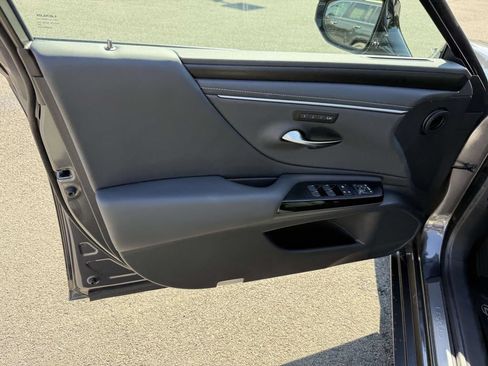 Used 2025 Lexus ES 350 w/ Premium Package FWD image 12