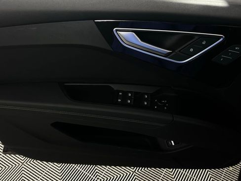 Used 2023 Audi Q4 e-tron Prestige image 18