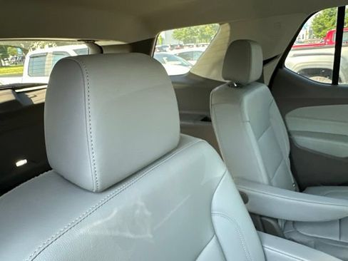 Used 2021 Chevrolet Traverse LT w/ LT Premium Package AWD/4WD image 16