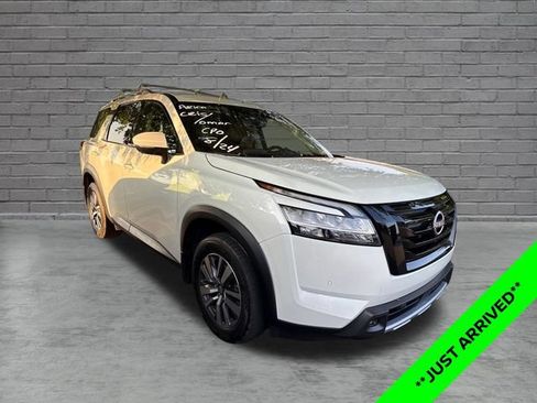 Certified 2023 Nissan Pathfinder SL w/ Lighting Package (N92) FWD image 1
