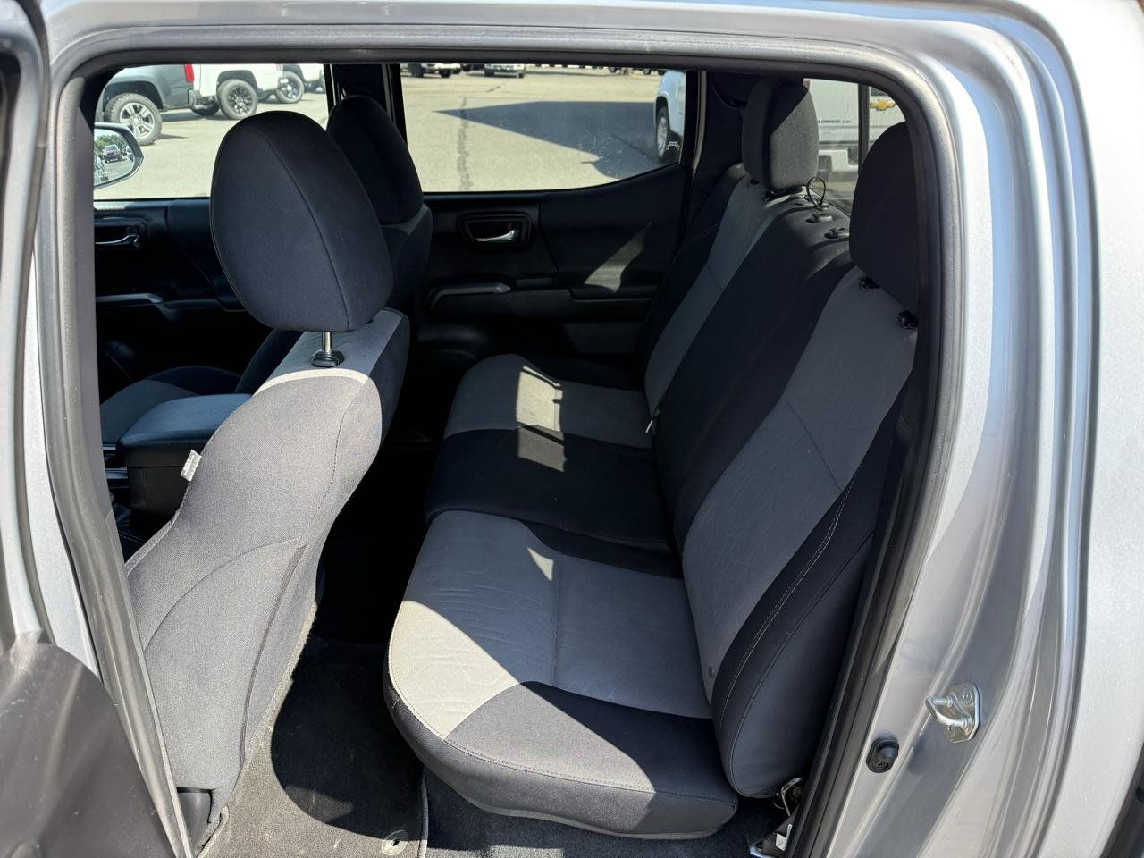 Used 2020 Toyota Tacoma TRD Off-Road w/ Technology Package AWD/4WD image 15