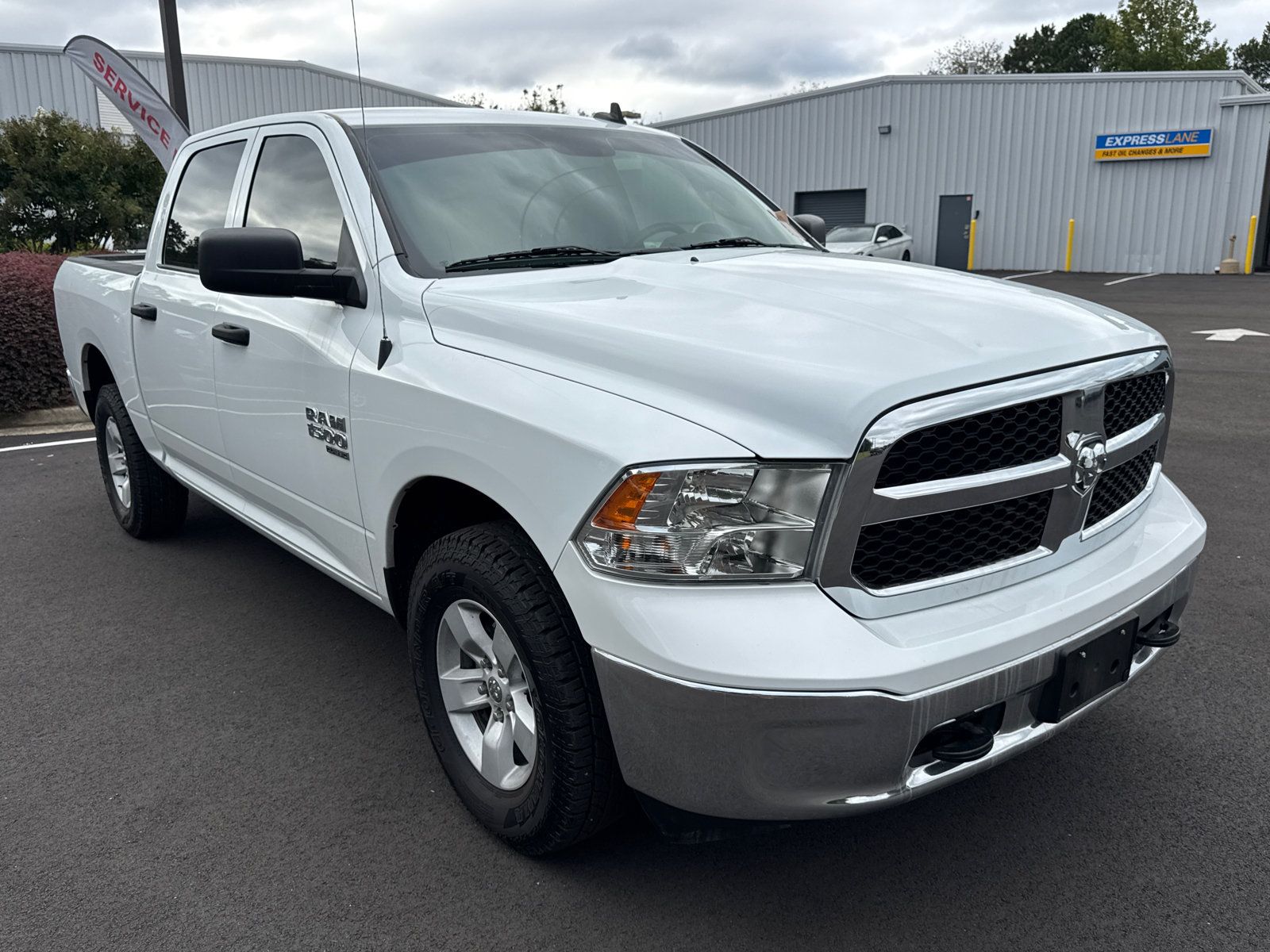 Used 2022 RAM 1500 Classic SLT w/ Electronics Group AWD/4WD image 3