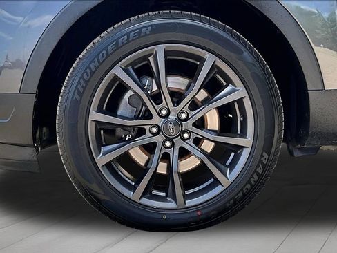 Used 2018 Ford Explorer XLT w/ XLT Appearance Package AWD/4WD image 9