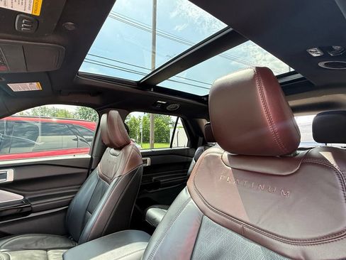 Certified 2023 Ford Explorer Platinum w/ Technology Package AWD/4WD image 28