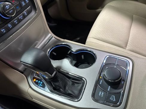 Used 2019 Jeep Grand Cherokee Laredo AWD/4WD image 21