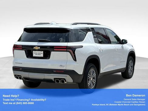 Used 2025 Chevrolet Traverse LT FWD image 11