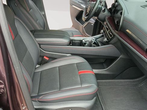 Used 2024 Chevrolet Traverse RS FWD image 19