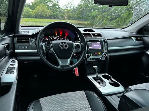Used 2014 Toyota Camry SE image 11