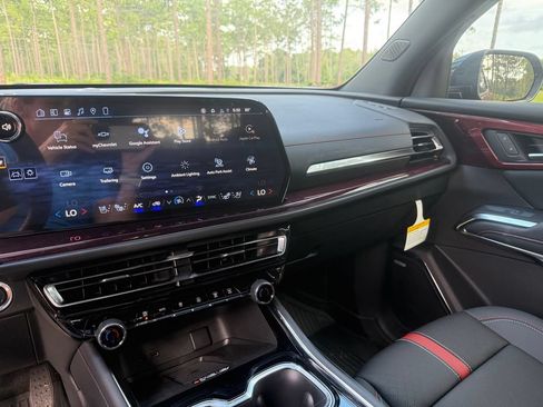 New 2026 Chevrolet Traverse RS w/ LPO, Floor Liner Package FWD image 16