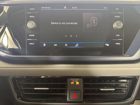 Certified 2024 Volkswagen Taos SE w/ Panoramic Sunroof Package image 15