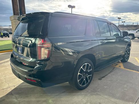 Used 2022 Chevrolet Suburban RST image 3