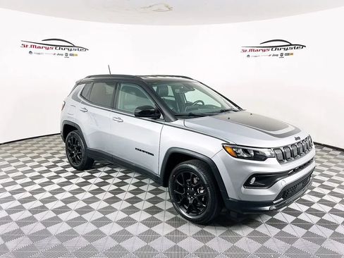 Used 2022 Jeep Compass Latitude w/ Convenience Group AWD/4WD image 1
