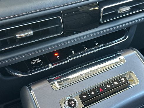 New 2025 Lincoln Aviator AWD w/ Equipment Group 101A image 22