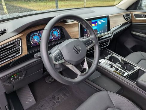 Used 2024 Volkswagen Atlas SE image 13